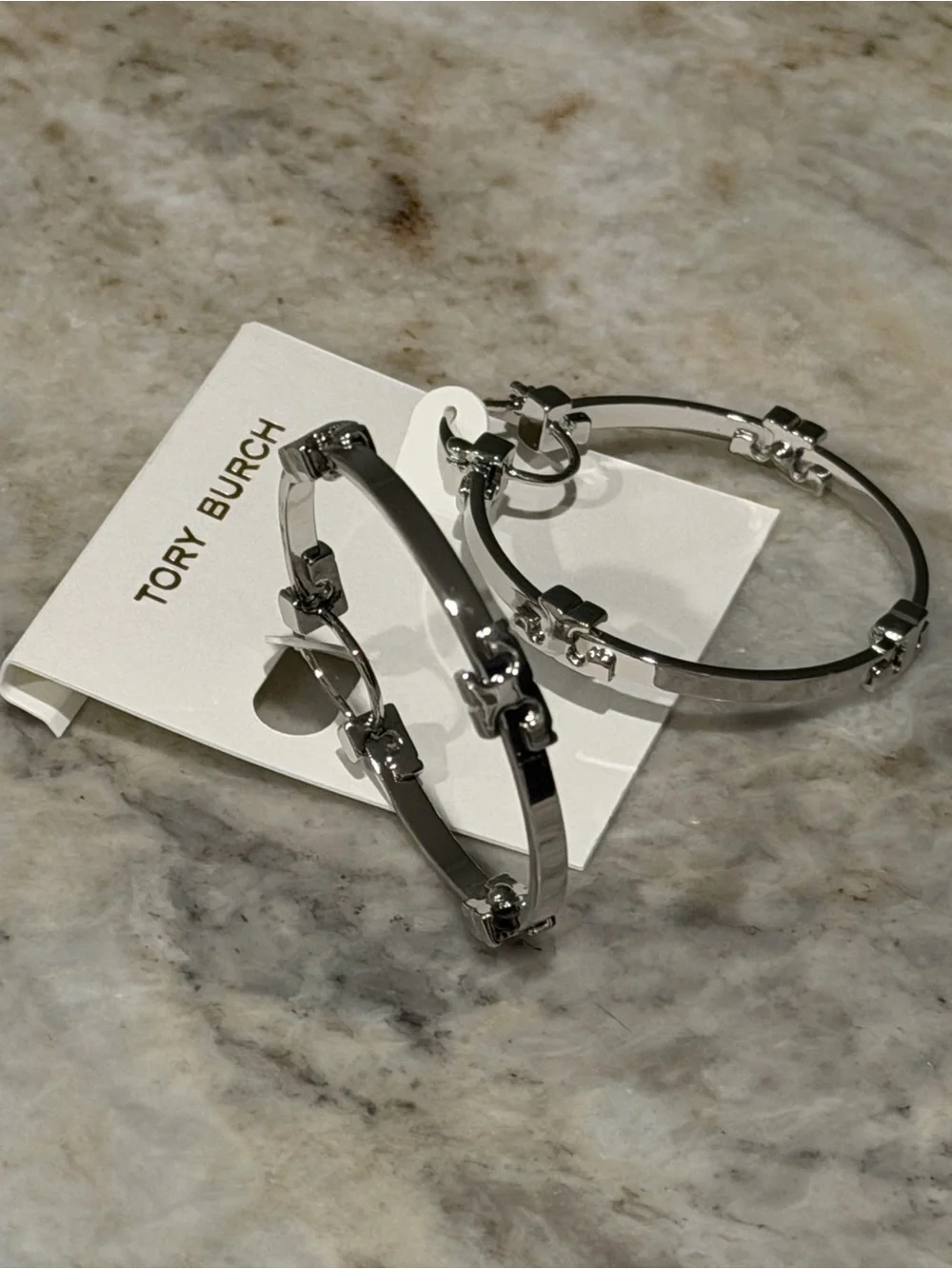 Tory Burch Serif T Hoop Earrings – Polished Silver Tone NWT GUARANTEED AUTHENTiC